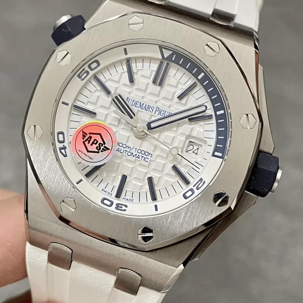 오데마피게 로얄오크 오프쇼어 다이버 화이트 텍스처 다이얼 SS 화이트 러버 스트랩 42mm 15710