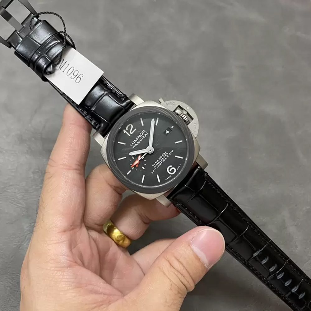 파네라이 루미너스 GMT 블랙 다이얼 42mm PAM01096