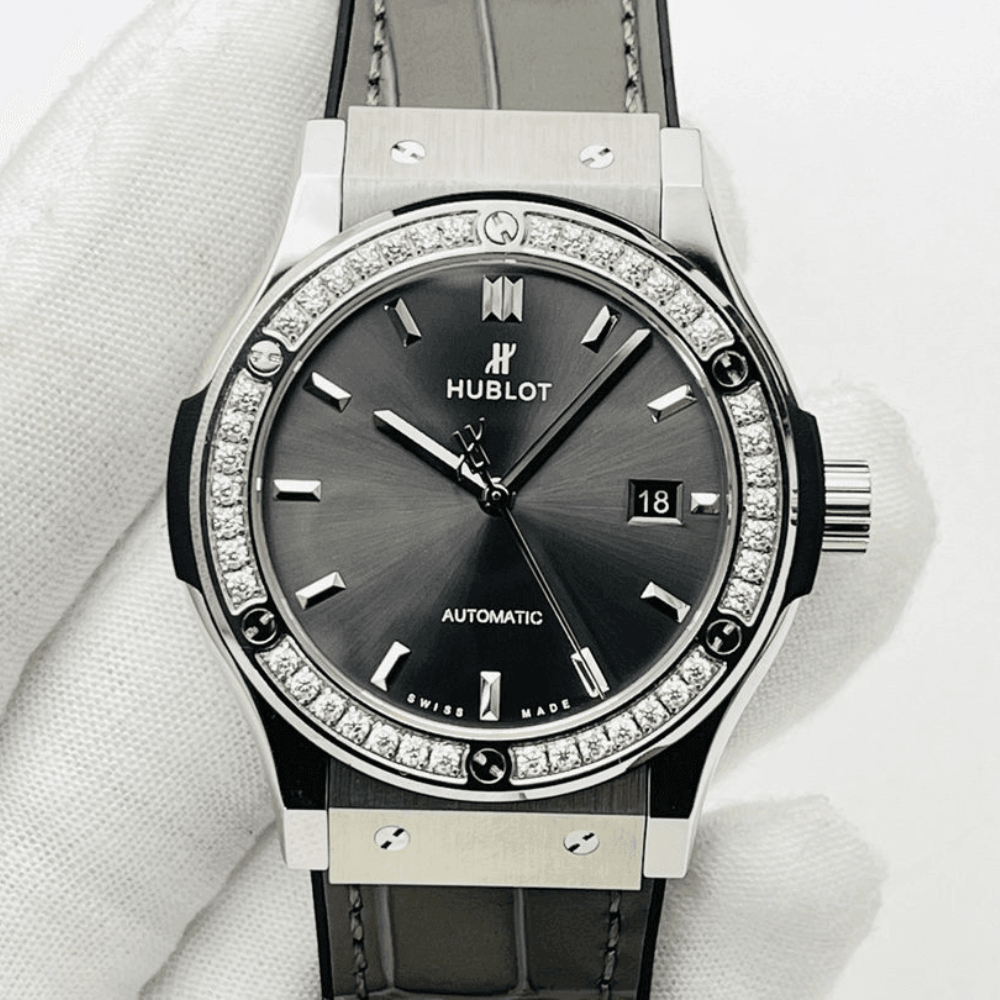 위블로 클래식 퓨전 그레이 다이얼 다이아베젤 티타늄 가죽 스트랩 38mm/42mm 542.NX.7071.LR