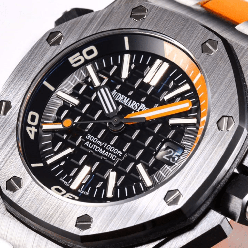 오데마피게 로얄오크 오프쇼어 다이버 블랙 다이얼 세라믹 오렌지 러버 스트랩 42mm 15707CE