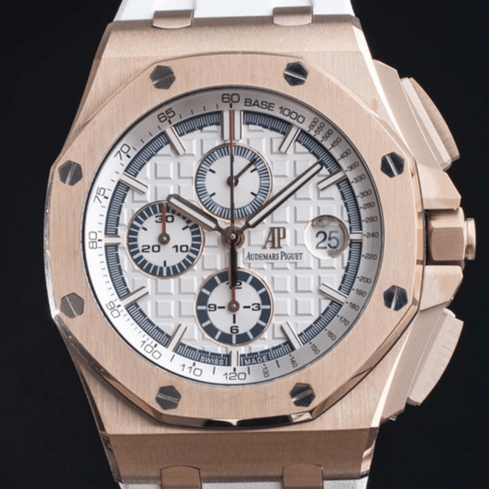 오데마피게 로얄오크 오프쇼어 크로노그래프 화이트 다이얼 로즈골드 화이트 러버스트랩 44mm 26408OR