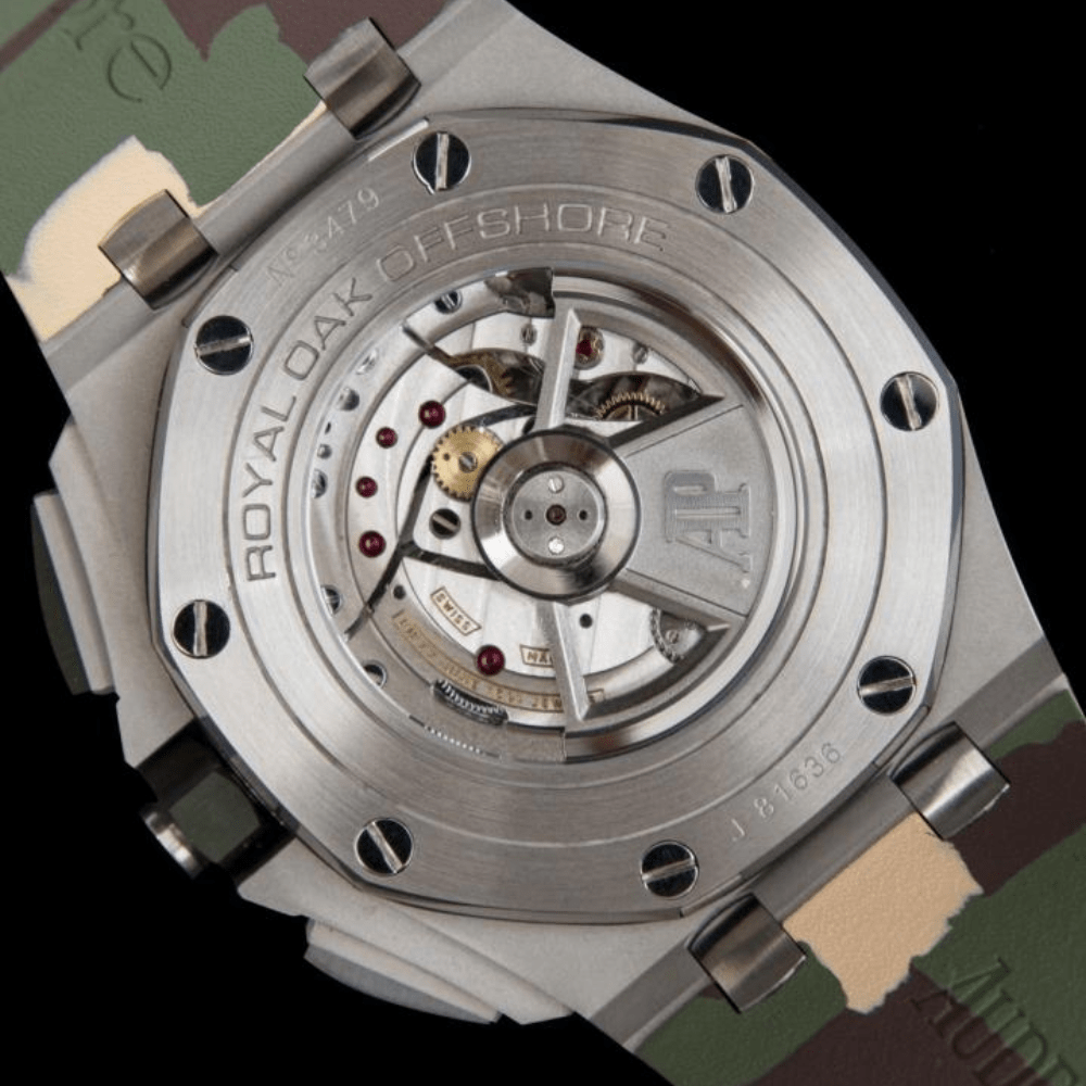 오데마피게 로얄오크 오프쇼어 크로노그래프 크림 다이얼 그린 세라믹베젤 카모 러버스트랩 44mm 26400SO