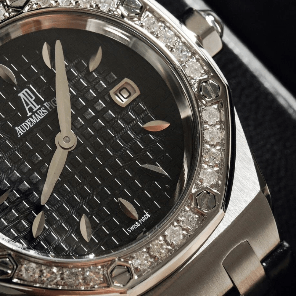 오데마피게 레이디 로얄오크 블랙 텍스처 다이얼 다이아베젤 악어가죽 스트랩 33mm 67601ST