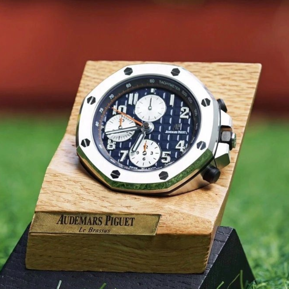 오데마피게 로얄오크 오프쇼어 클래식 트리뷰트 블루다이얼 스틸 탁상시계 26470