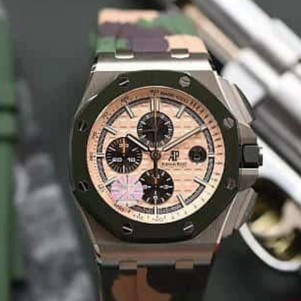 오데마피게 로얄오크 오프쇼어 밀리터리 에디션 크림 다이얼 러버 스트랩 44mm 26400SO