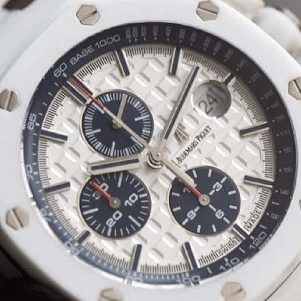 오데마피게 로얄오크 오프쇼어 화이트 다이얼 세라믹 화이트 러버스트랩 44mm 26402CB