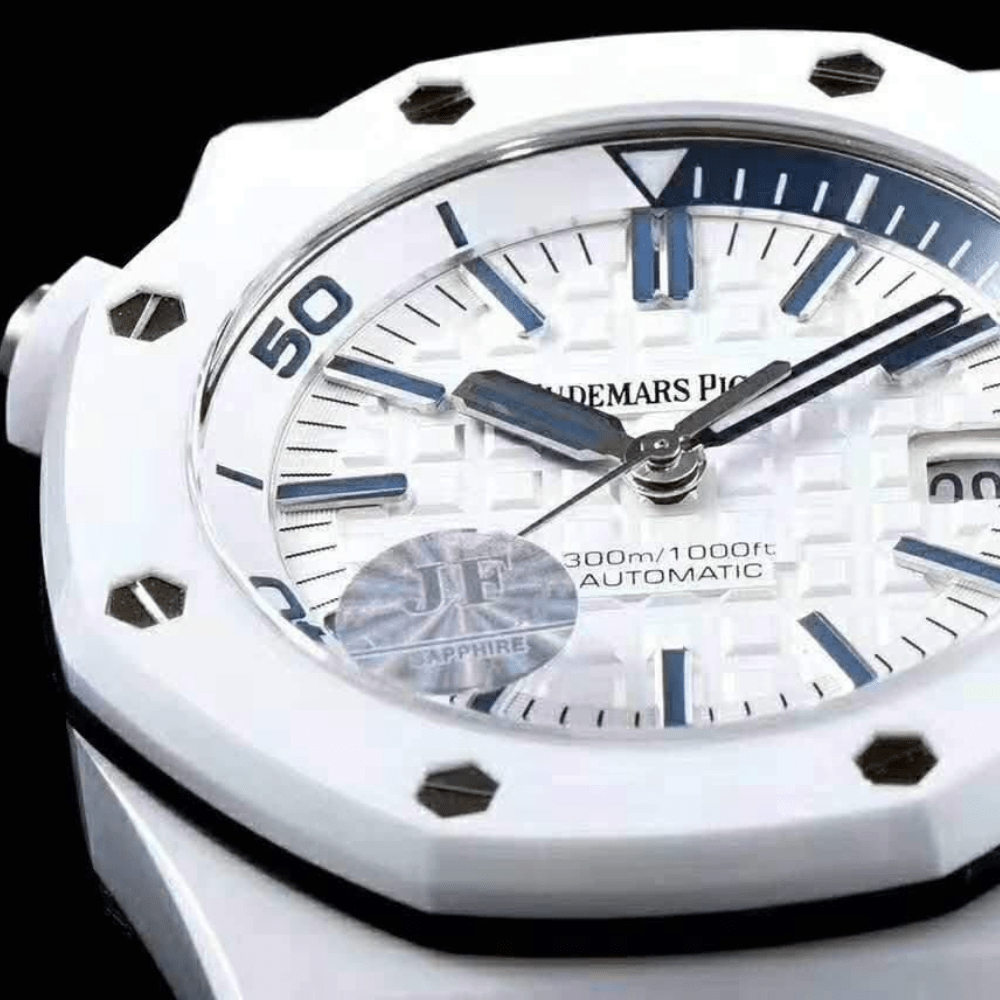 오데마피게 로얄오크 오프쇼어 다이버 화이트 다이얼 러버 스트랩 42mm 15707