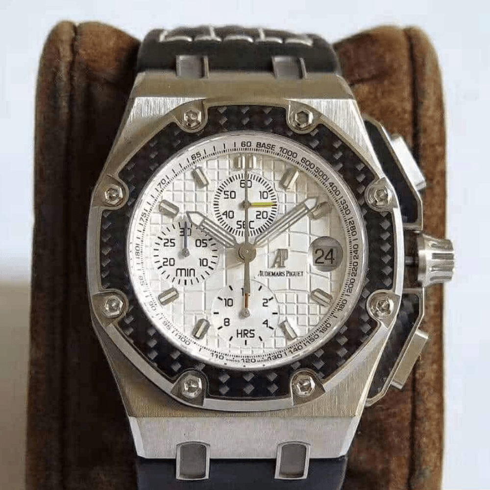 오데마피게 로얄오크 오프쇼어 화이트 다이얼 사파이어 스틸 몬토야 한정판 가죽 스트랩 44mm 26030