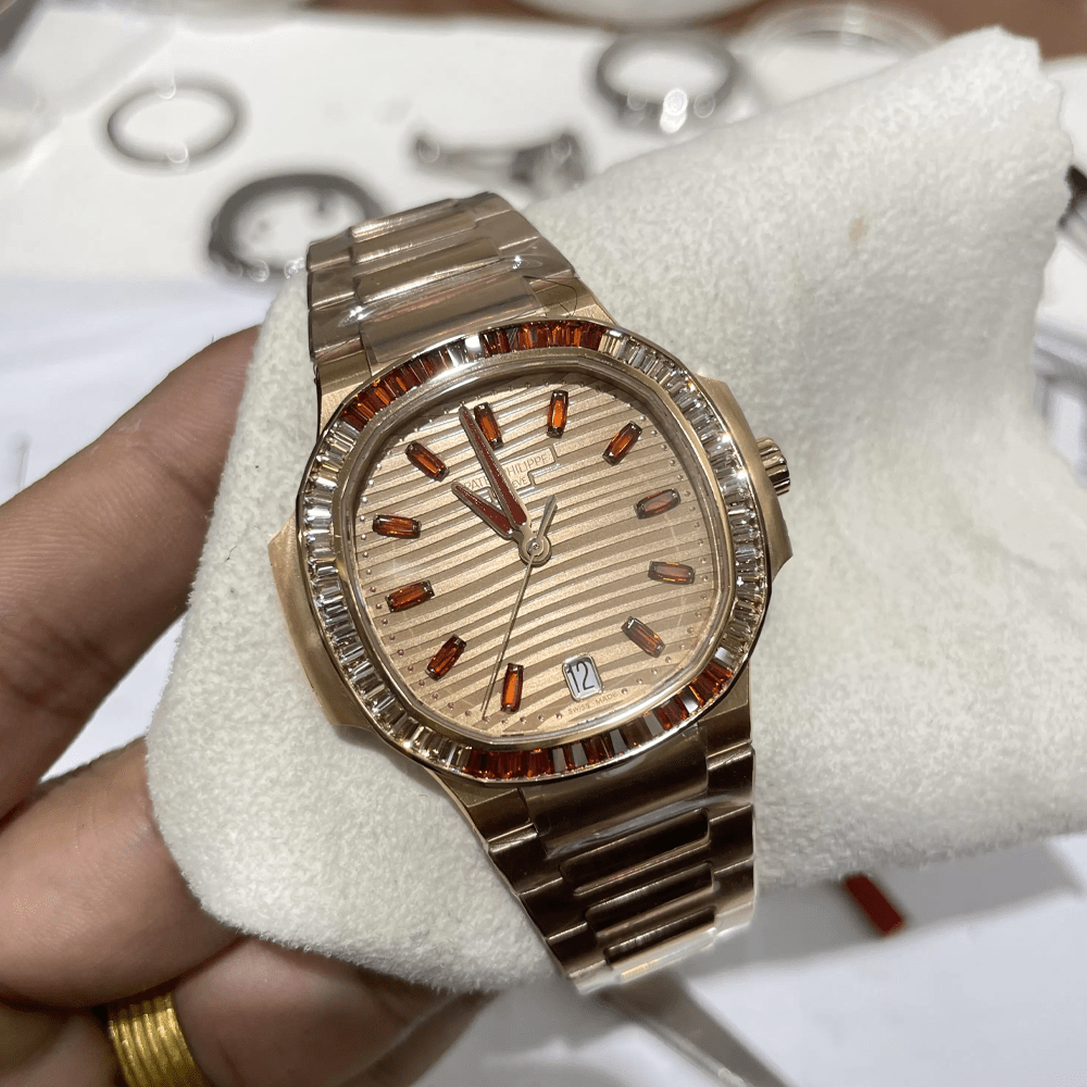 파텍필립 노틸러스 골드 다이얼 다이아 세팅 로즈골드 금통 35.2mm 7118