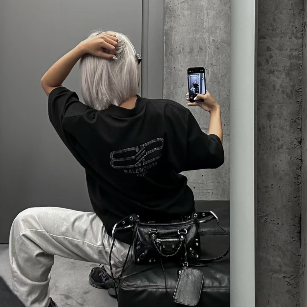 발렌시아가 24SS BB 큐빅 로고 반팔 티셔츠