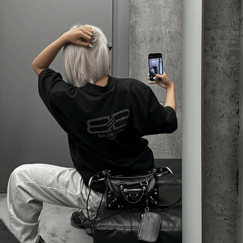 발렌시아가 24SS BB 큐빅 로고 반팔 티셔츠