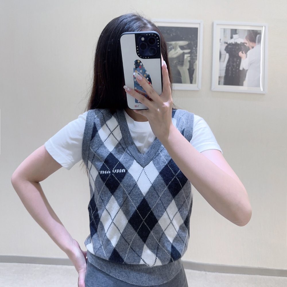 미우미우 23FW 캐시미어 스웨터 조끼