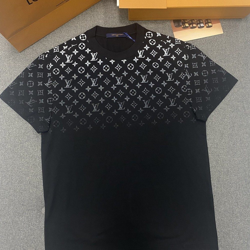 루이비통 24SS 그라데이션 모노그램 반팔 티셔츠