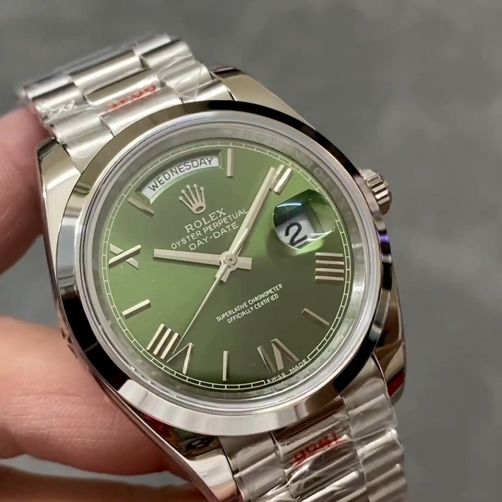 롤렉스 데이데이트 그린 로만 다이얼 스무스 베젤 SS 브레이슬릿 40mm 텅스텐 228206