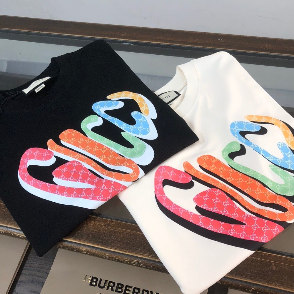 구찌 24SS 그래픽 프린팅 반팔 티셔츠