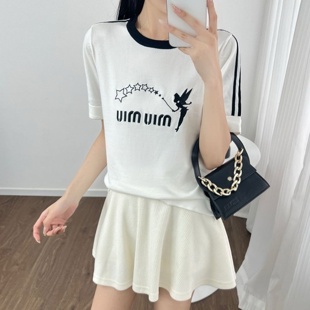 미우미우 24SS 입체 자수 로고 숏 반팔 티셔츠 화이트