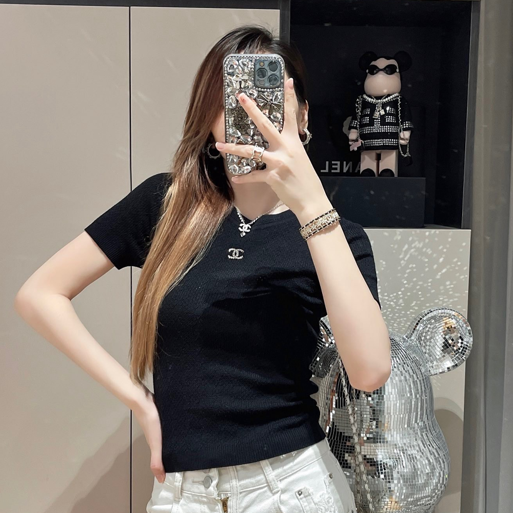 샤넬 24SS 가슴 자수로고 반팔 니트 블랙