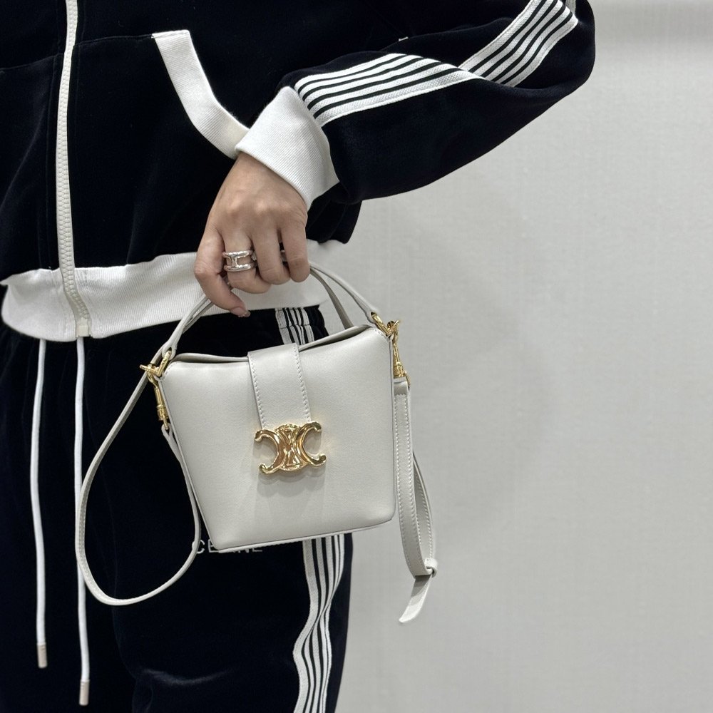 셀린느 미니 버킷백 트리옹프 스무스 카프스킨 화이트