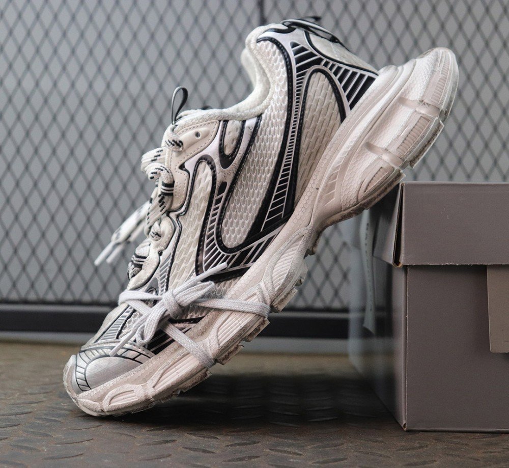 발렌시아가 3XL 스니커즈 에그쉘 더티 화이트