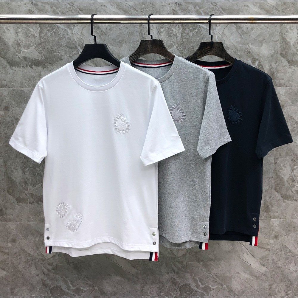 톰브라운 24SS 플라워 자수로고 반팔