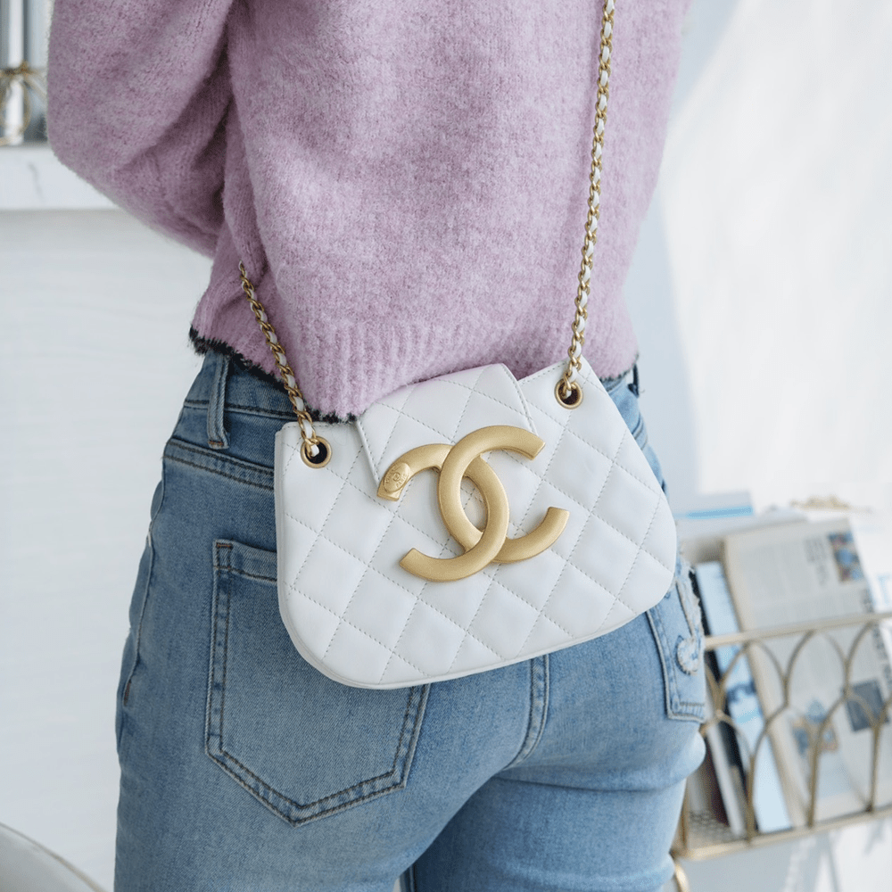 팬더샵 샤넬 24C 크루즈 메신저 백 스몰 빅로고 화이트