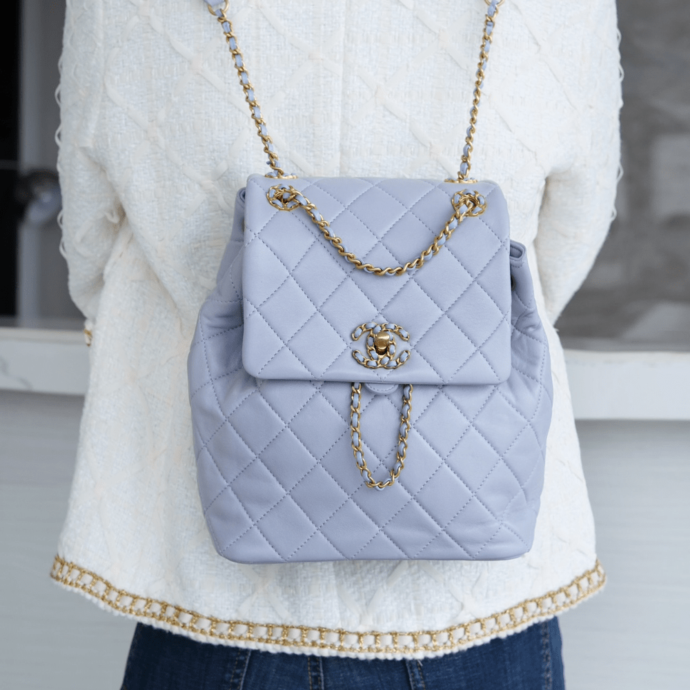 팬더샵 샤넬 19 백팩 샤이니 램스킨 라이트 그레이