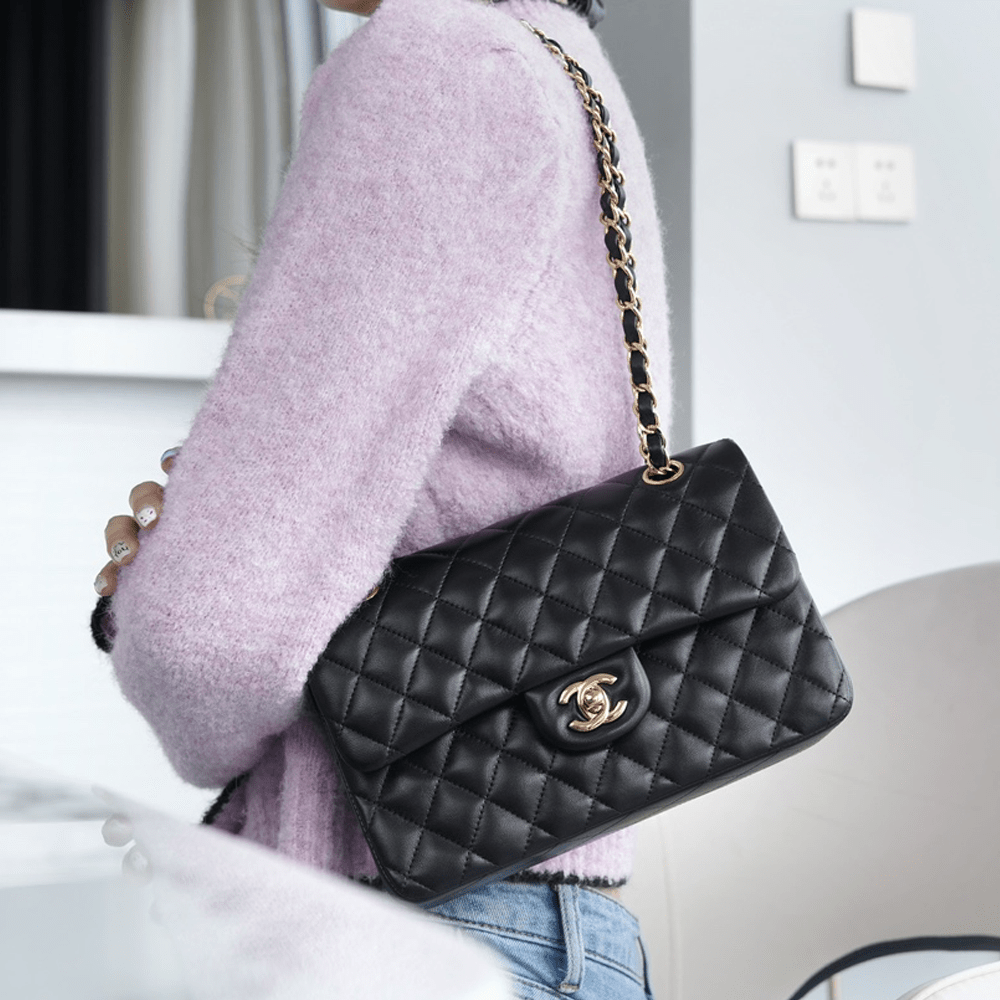 팬더샵 샤넬 클래식 플랩백 스몰 블랙 금장 램스킨