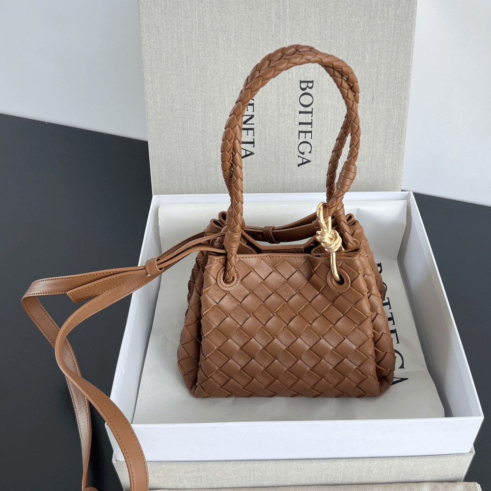 보테가베네타 인트레치아토 레더 숄더백 체스트넛 브라운 796569