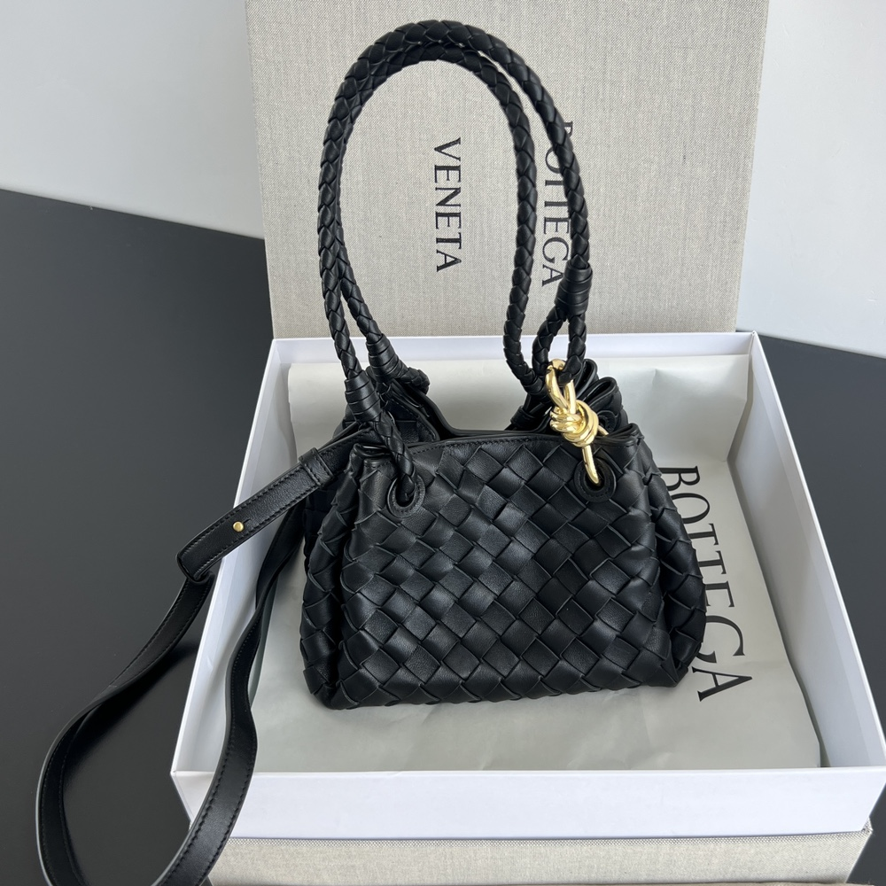 보테가베네타 인트레치아토 레더 숄더백 블랙 796569