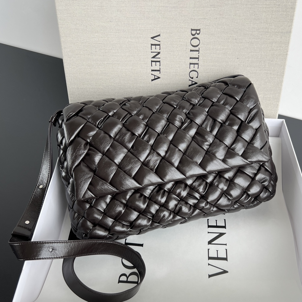 보테가베네타 럼플 메신저백 브라운 776519