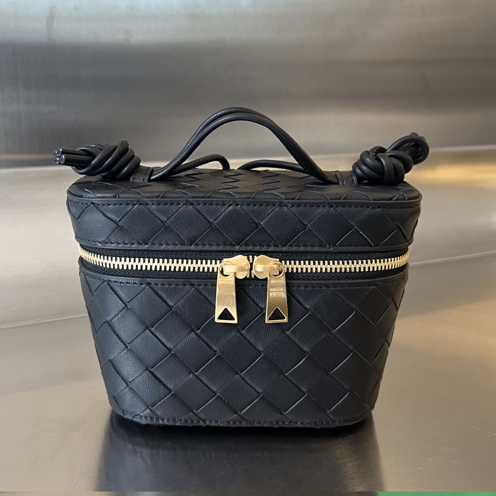 보테가베네타 트레치아토 베니티 케이스 스몰 블랙 743551