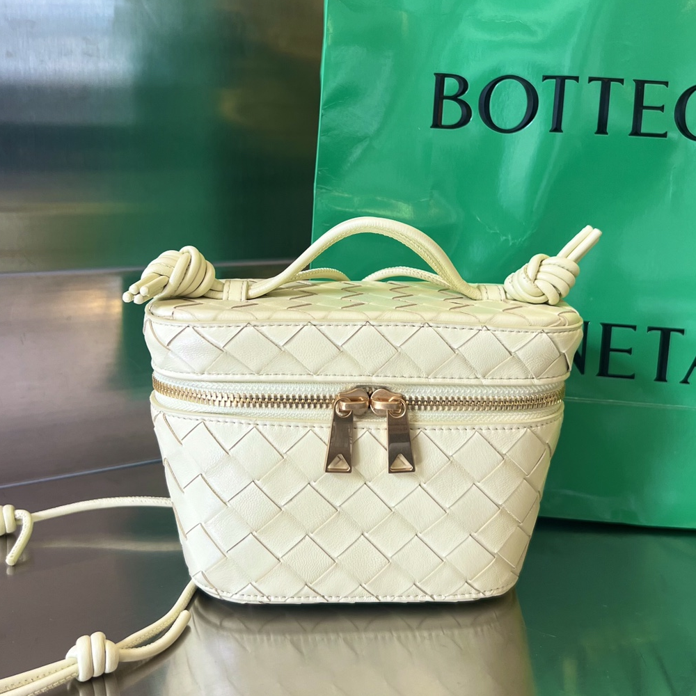 보테가베네타 트레치아토 베니티 케이스 스몰 라이트 옐로우 743551