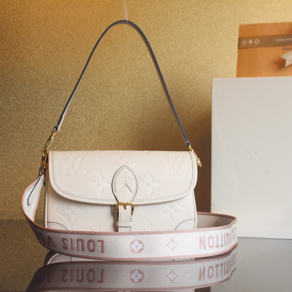 루이비통 다이앤 모노그램 아프렝뜨 크림 M46388