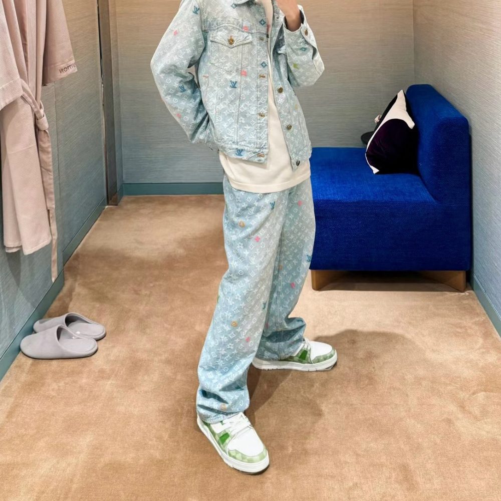 루이비통 24SS 모노그램 패치 연청 데님 팬츠