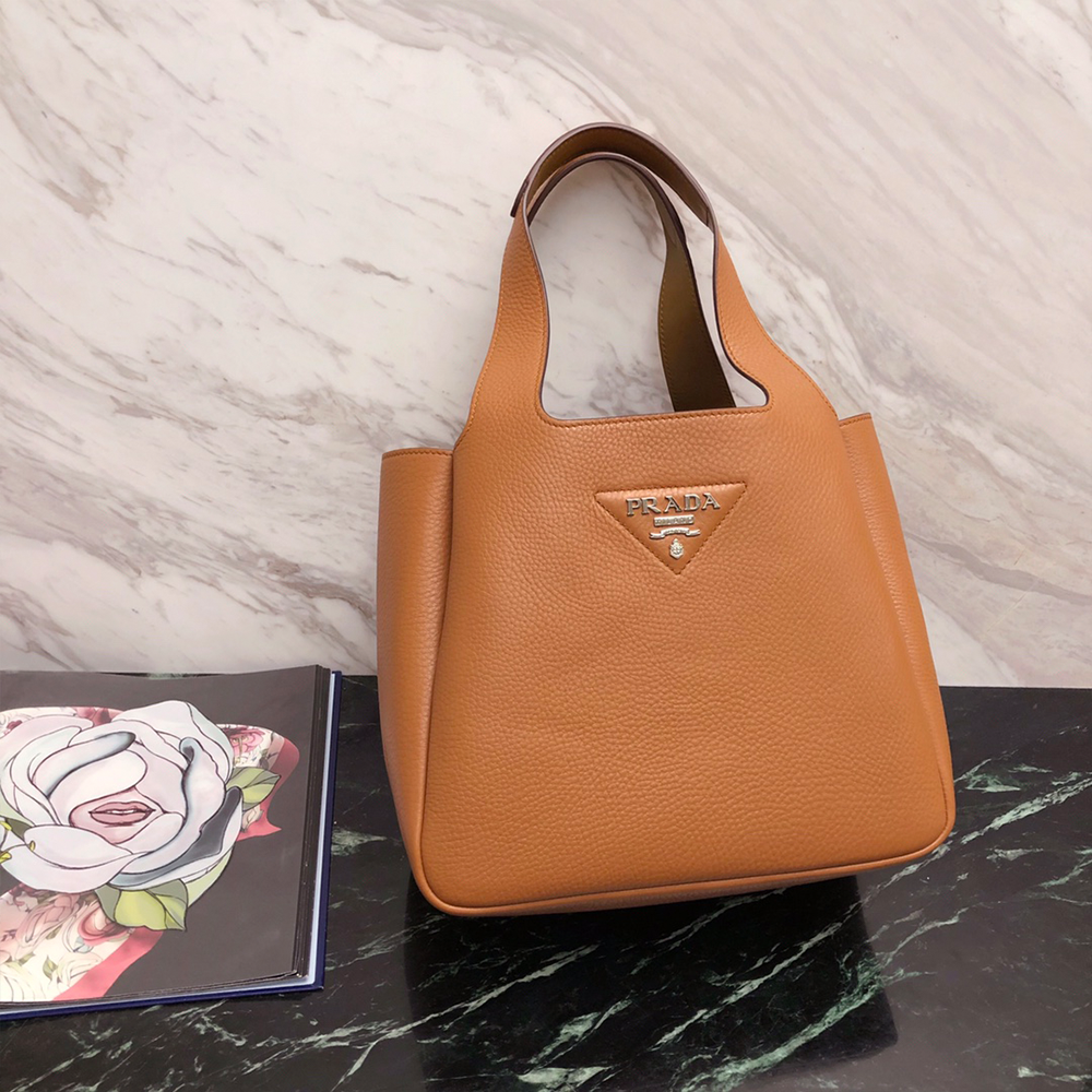 프라다 미디엄 레더 토트 백 브라운 1BG335