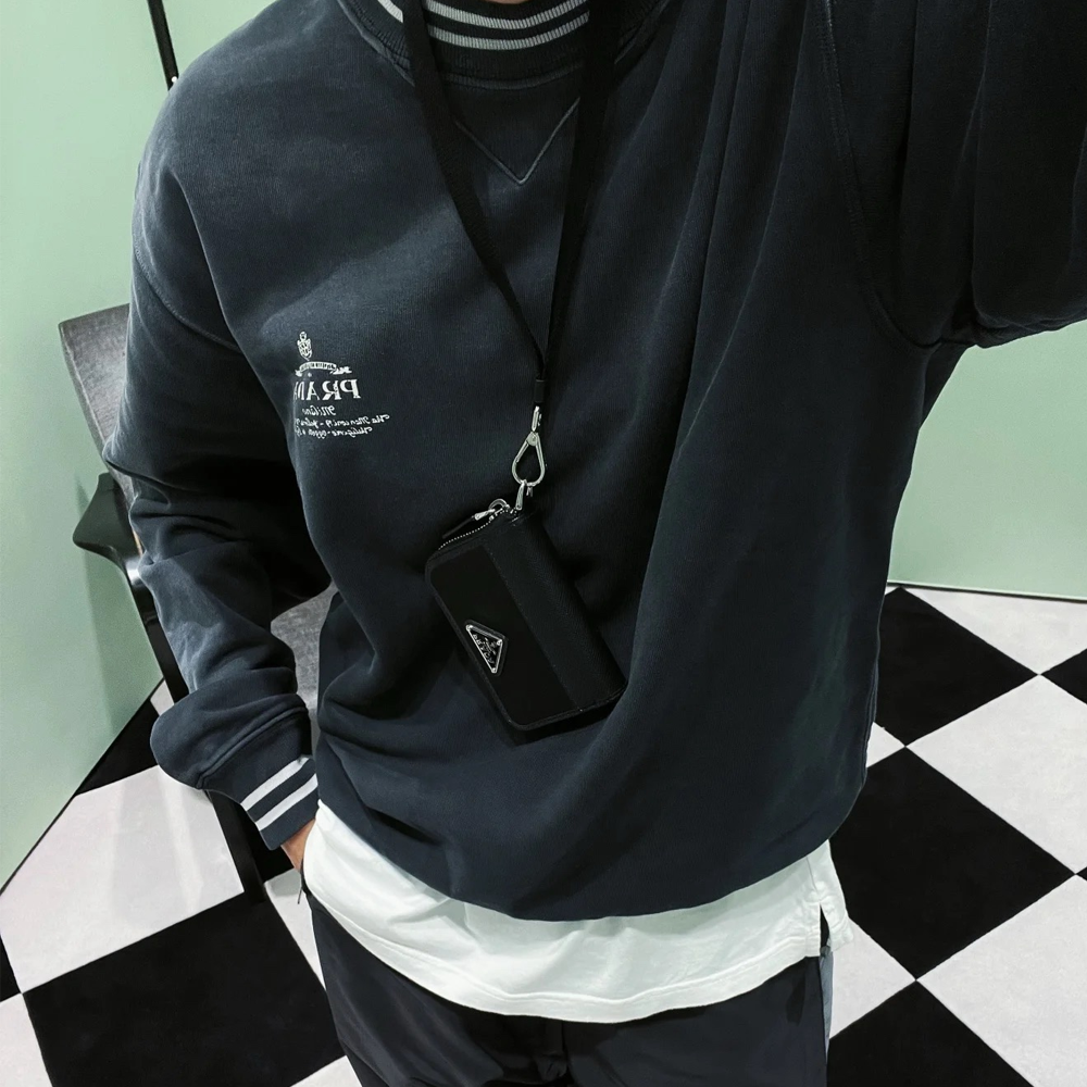 프라다 24SS 디스 프린팅 로고 맨투맨