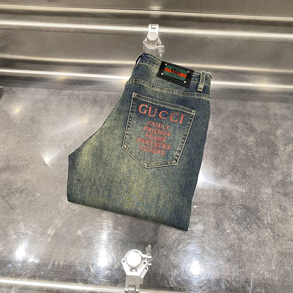 구찌 24FW 핑크 자수로고 데님 팬츠