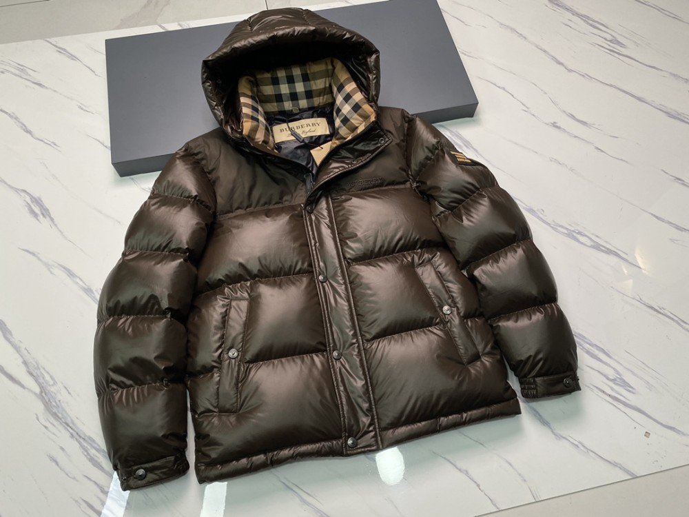 버버리 24FW 패치워크 숏 구스 다운 자켓 (블랙/브라운 2종)