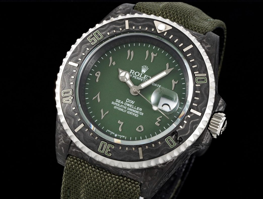 롤렉스 씨드웰러 카본 커스텀 43mm M126600