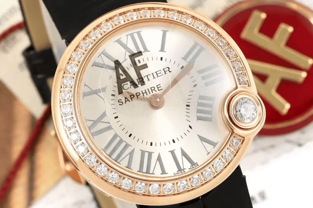 까르띠에 발롱 블루 드 까르띠에 화이트 다이얼 다이아 베젤 골드 블랙 레더 스트랩 30mm WJBL0005