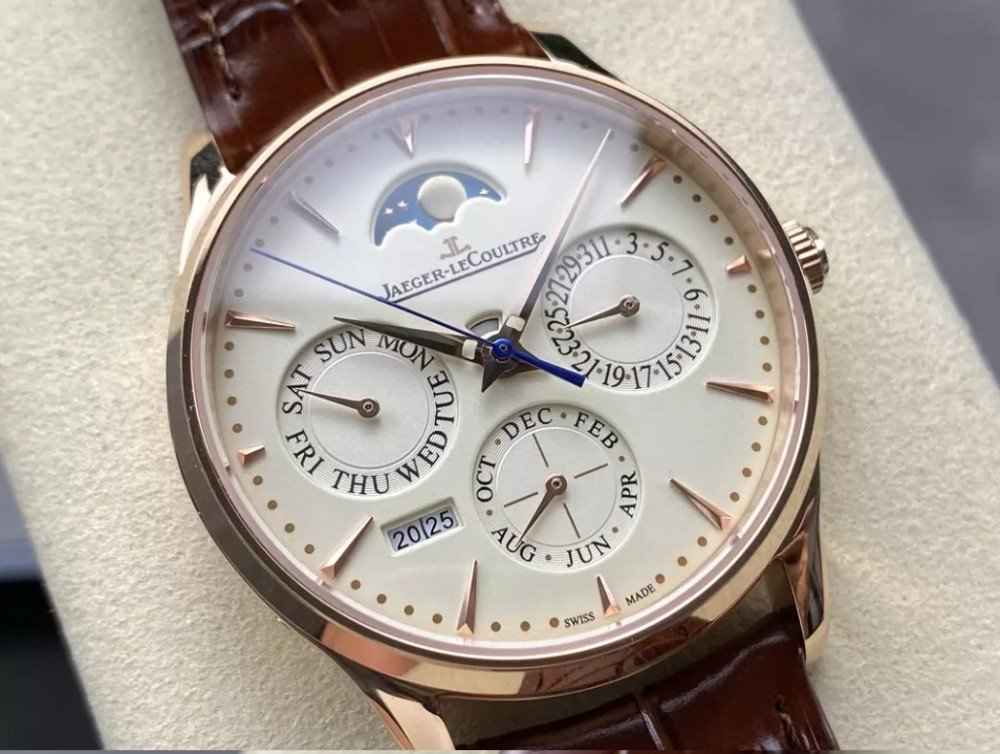 예거 르쿨트르 마스터 울트라씬 퍼페츄얼 캘린더 화이트 다이얼 레더 스트랩 39mm Q1302520