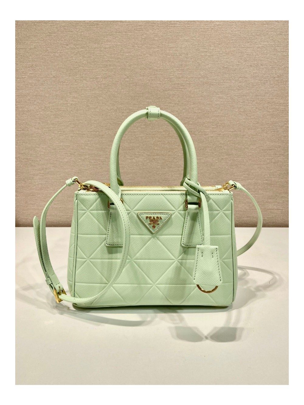 프라다 삼각로고 사피아노 갤러리아 토트백 그린