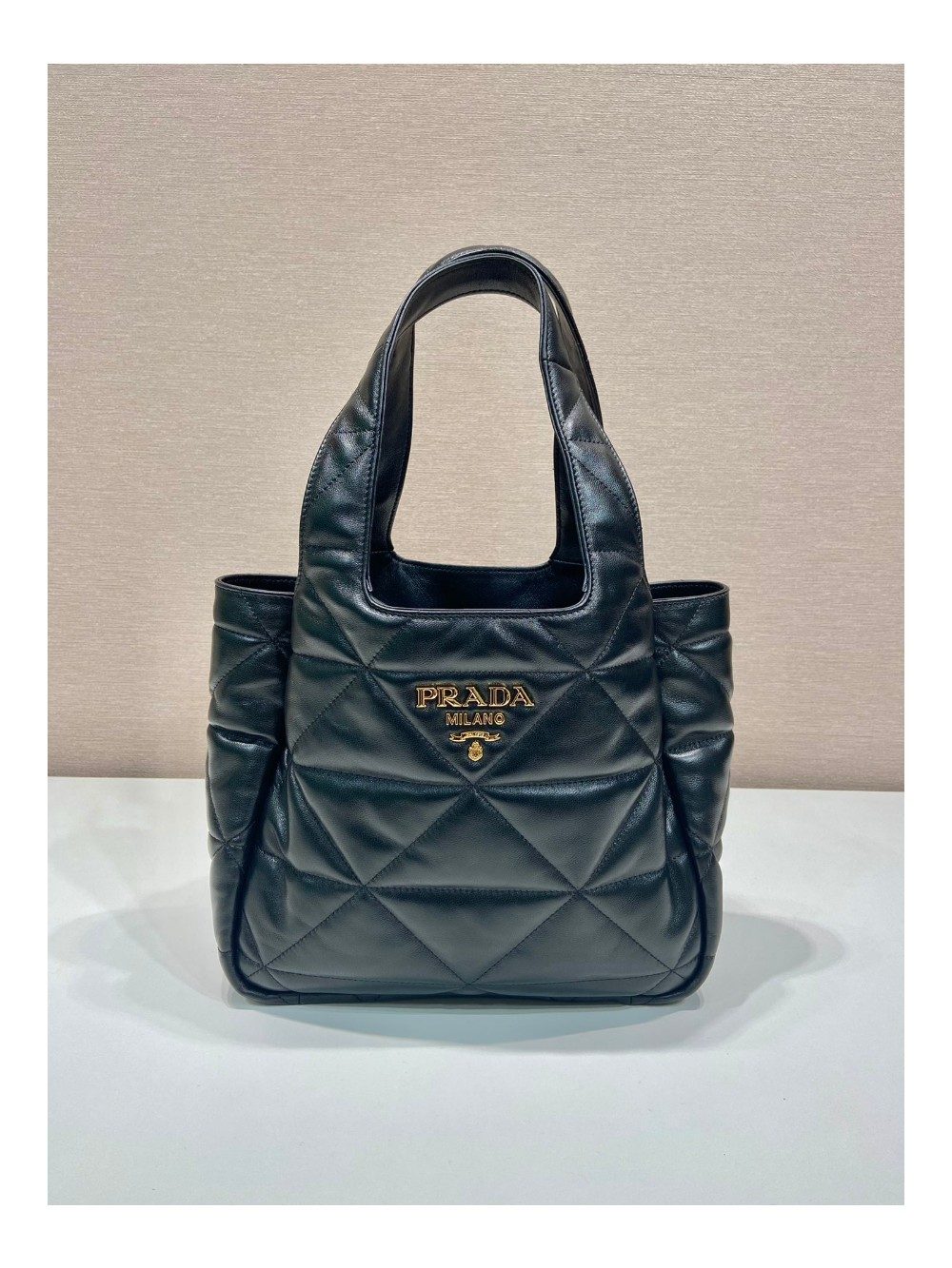 프라다 로고 장식 나파 가죽 토트 백 미듐 블랙