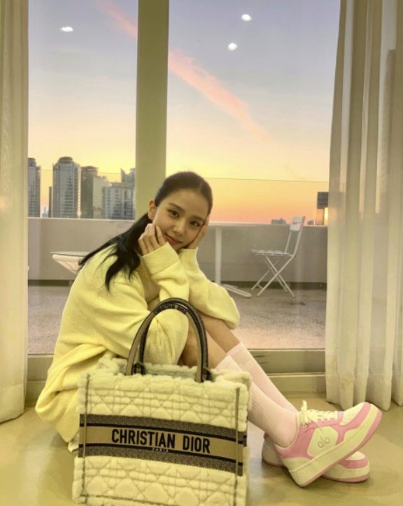 [지수 PICK] 디올 BOOK TOTE 아이스 까나쥬 시어링 미디엄 백