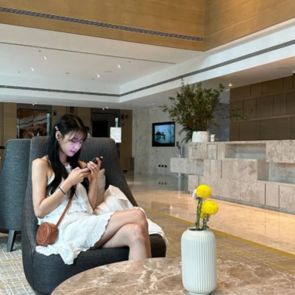 [이미주 PICK] 셀린느 퀴르 트리옹프 오벌백