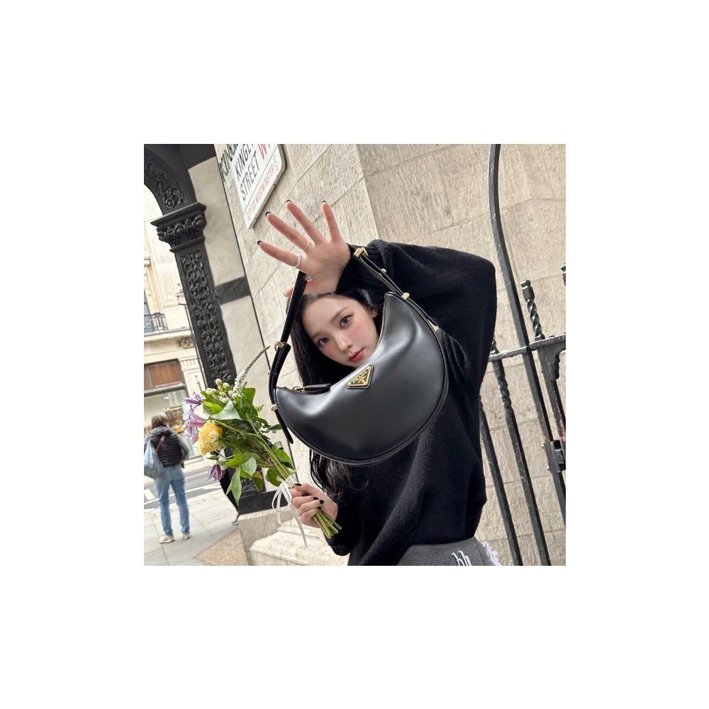 [카리나 PICK] 프라다 아르케 가죽 숄더백