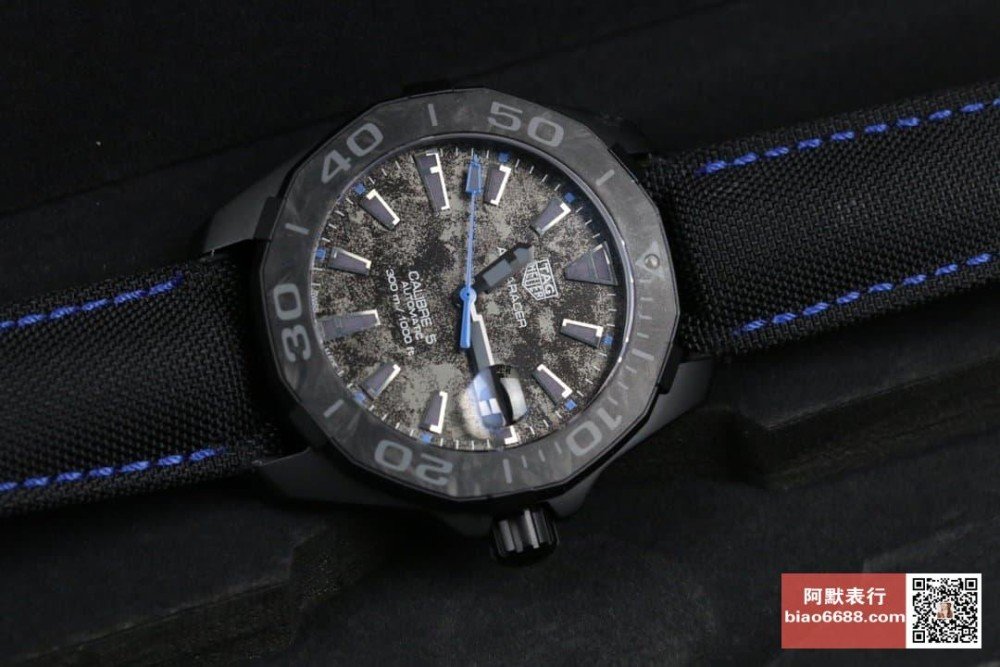 태그호이어 아쿠아레이서 칼리버5 카본 750개 한정판 블랙 나일론 스트랩 41mm WBD218C.FC6447