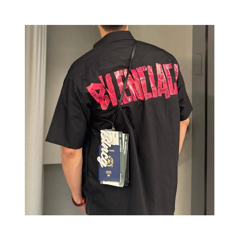 발렌시아가 레드 테이프 타입 라지 핏 숏슬리브 셔츠 블랙