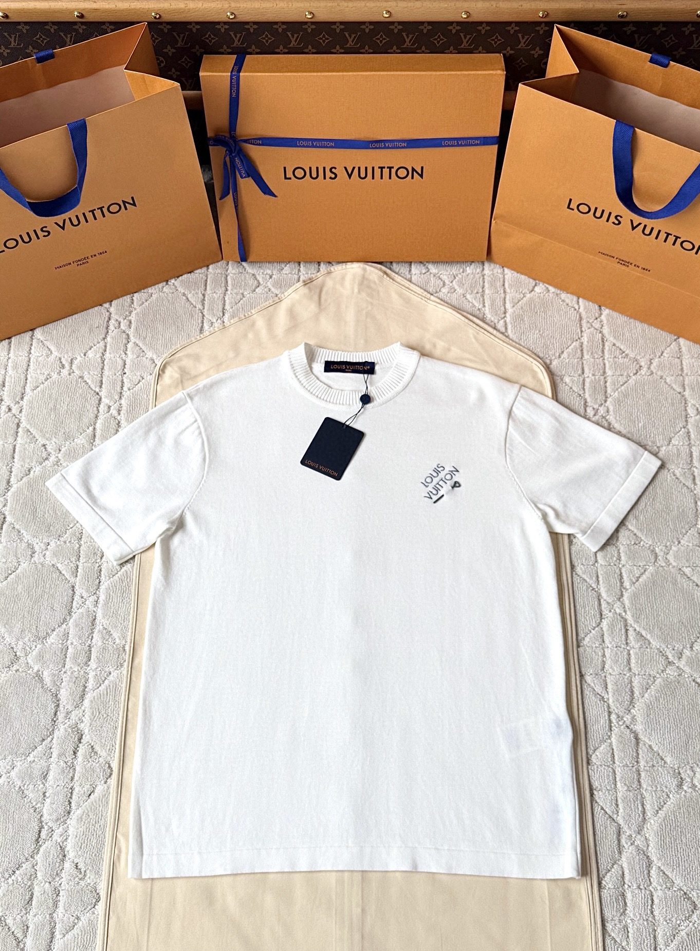 루이비통 시그니처 쇼트 슬리브 티셔츠 화이트